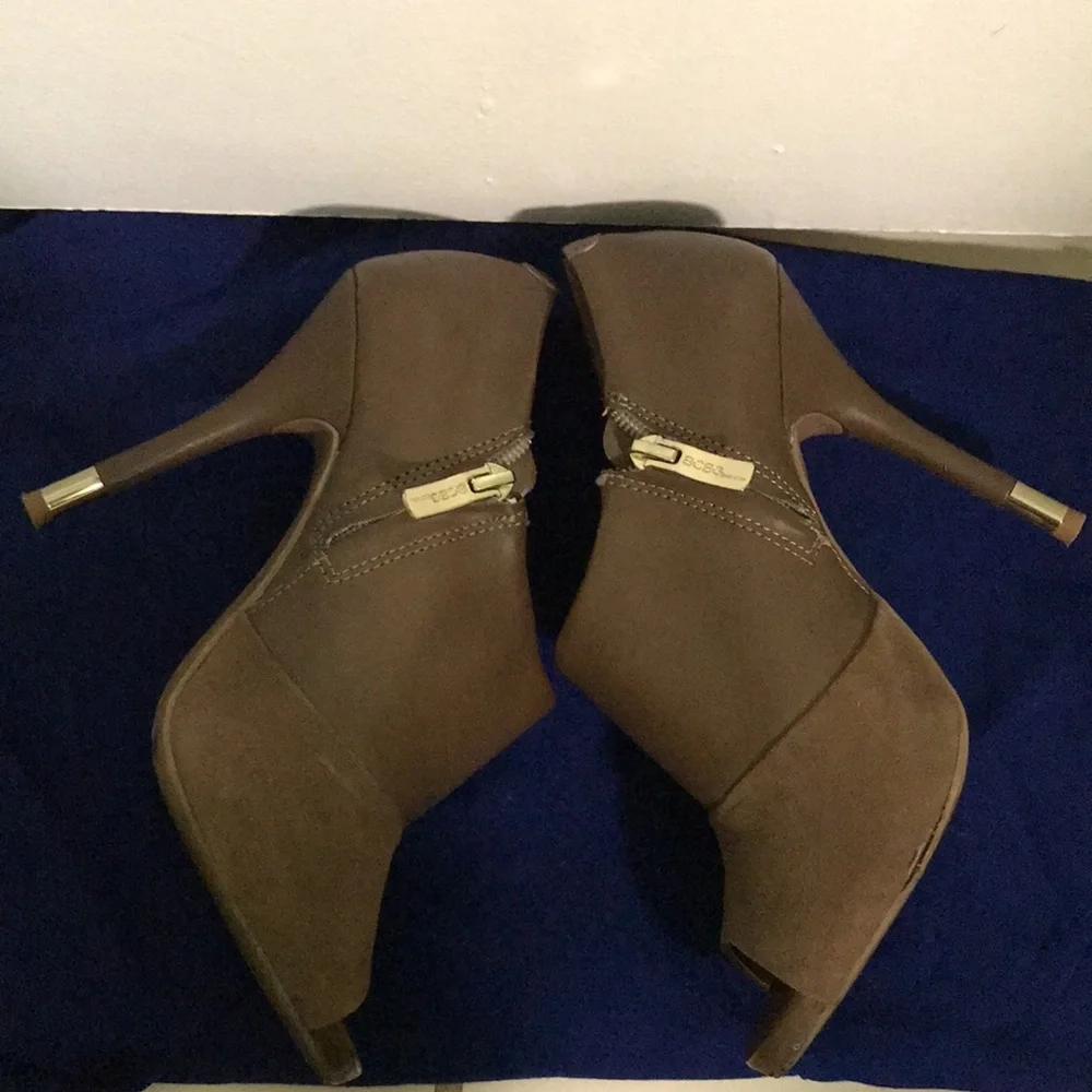 BCBG Generation, Tan, Bootie Heels. - Picture 6 of 9